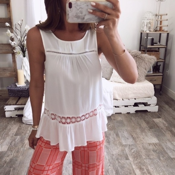 White Round Neck Sleeveless Pullover Loose Blouse - Picture 3 of 7